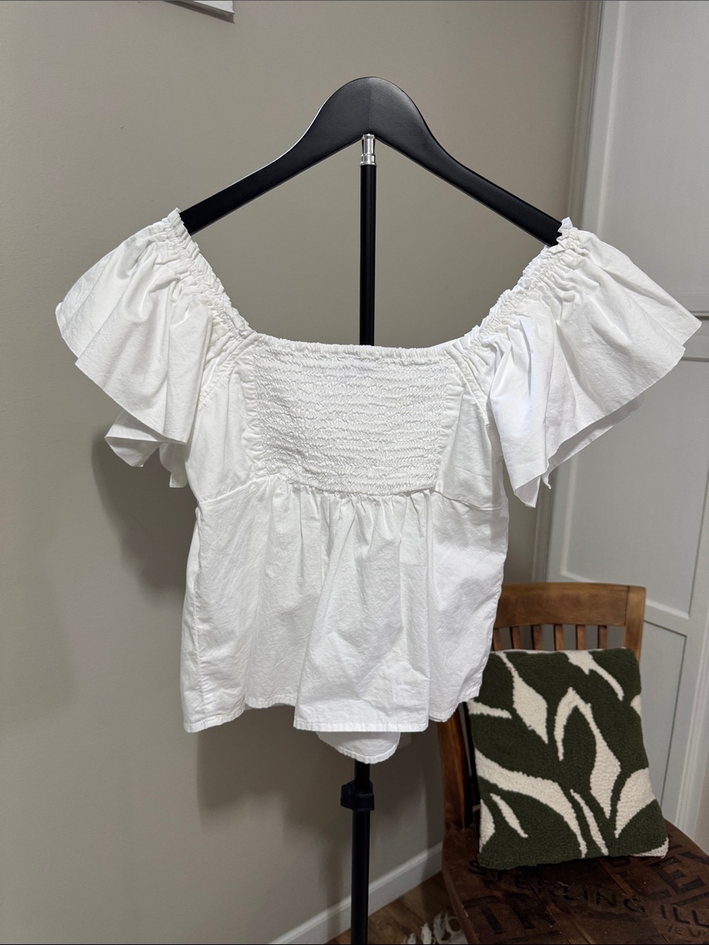 Old Navy White Smocked Flutter Sleeve Peplum Blouse Size Medium 100% Cotton‎ - Picture 5 of 7